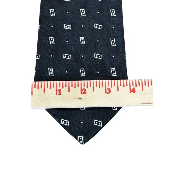 Boss Hugo Boss Men’s Tie Made In Italy Silk Black And White 4”X 59” New - Picture 3 of 4